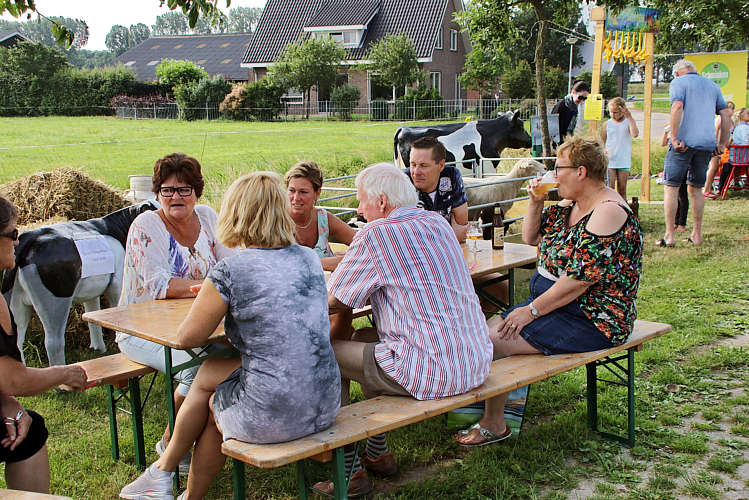 9-6-2018 - Proeverij in zomersfeer door de PLUS in Waarder_44